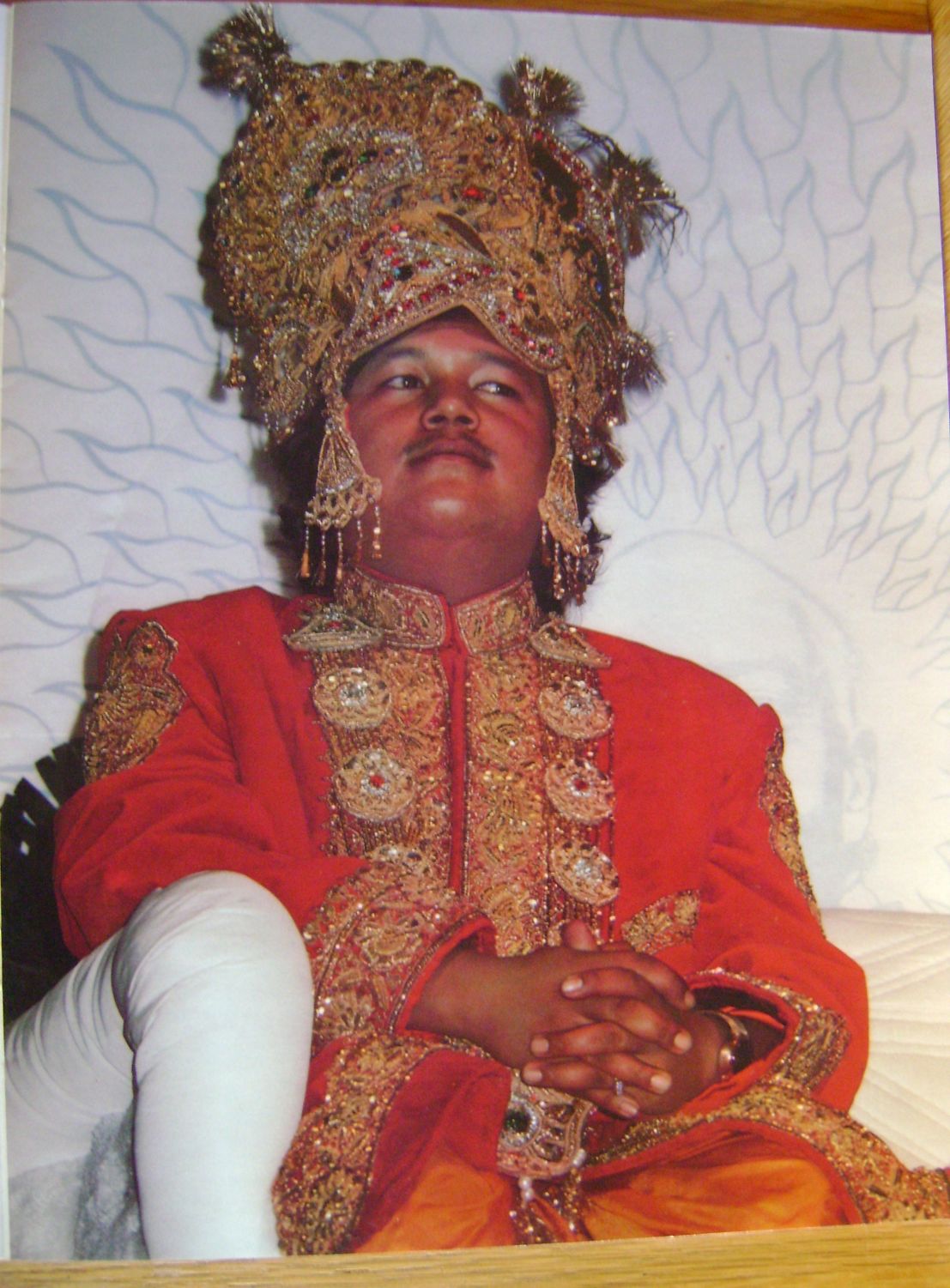 Prem Rawat aka Maharaji aka Guru Maharaj Ji Dressed Up And Crowned As the Supreme Lord Krishna 1974