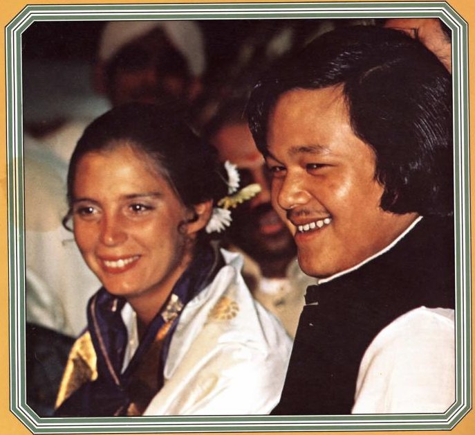Prem Rawat Inspirational Speaker and Wife at Hans Jayanti 1974