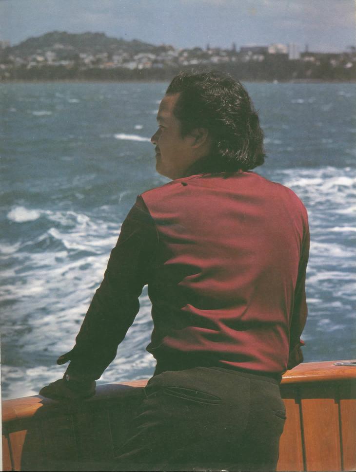 Prem Rawat Inspirational Speaker In a Loud Shirt On The Harbour