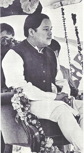 Prem Rawat aka Guru Maharaj Ji - Divine Light magazine Guru Puja Special 1973