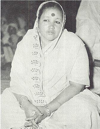 Prem Rawat's Divine Mother Mata Ji Who Later Deposed Him &ndash; Divine Light magazine Guru Puja Special 1973