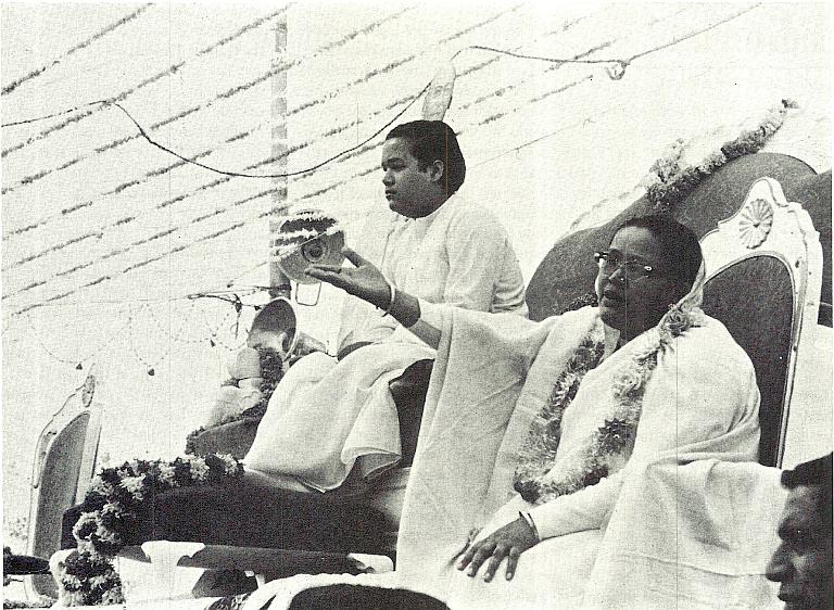 Prem Rawat aka Guru Maharaj Ji and His Holy Mother &ndash; Divine Light magazine Guru Puja Special 1973