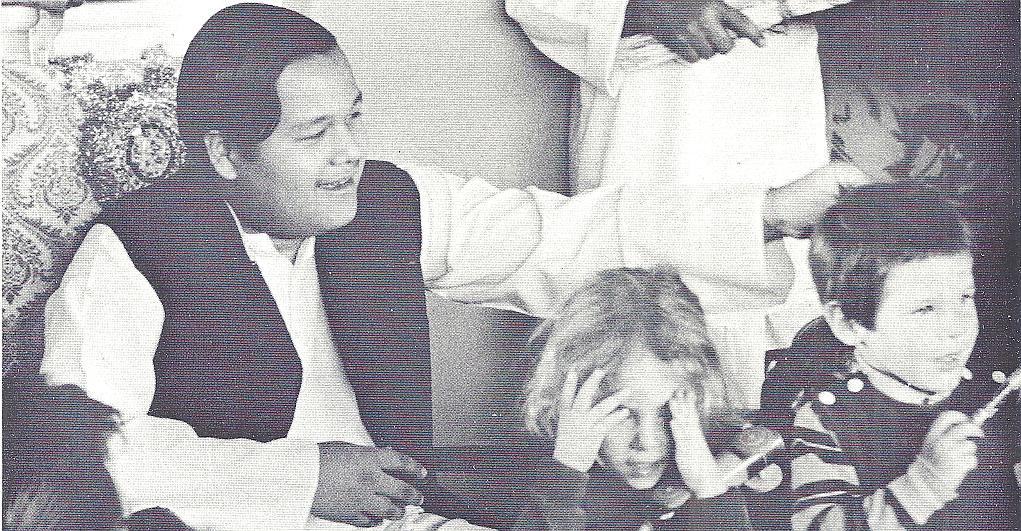 Prem Rawat aka Guru Maharaj Ji - Divine Light magazine Guru Puja Special 1973