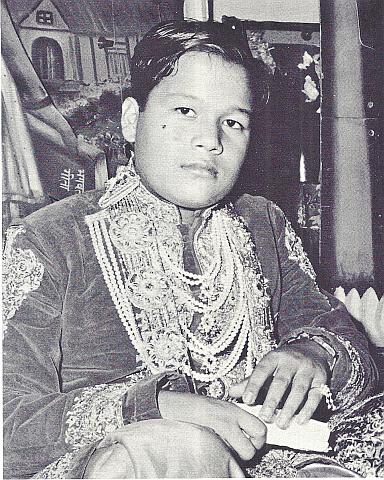 Prem Rawat aka Guru Maharaj Ji - Divine Light magazine Guru Puja Special 1973