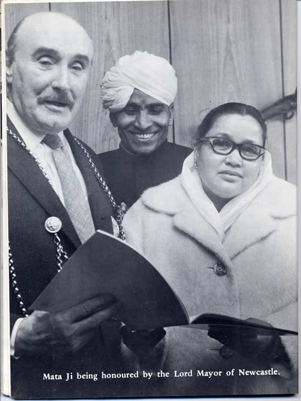 Mata Ji Mother of Prem Rawat (Maharaji) The Young Satguru and Perfect Master