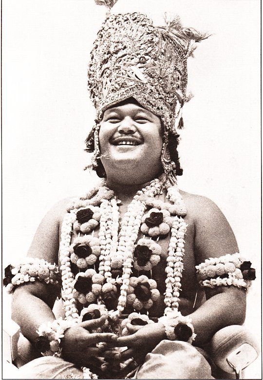 Prem Rawat Inspirational Speaker The Pudgy Perfect Master Dressed As Krishna