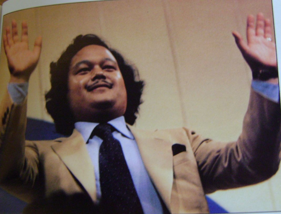 Prem Rawat Inspirational Speaker When He Was Guru Maharaj Ji, The Lord Of The Universe Being Worshipped At Hans Jayanti, 1978