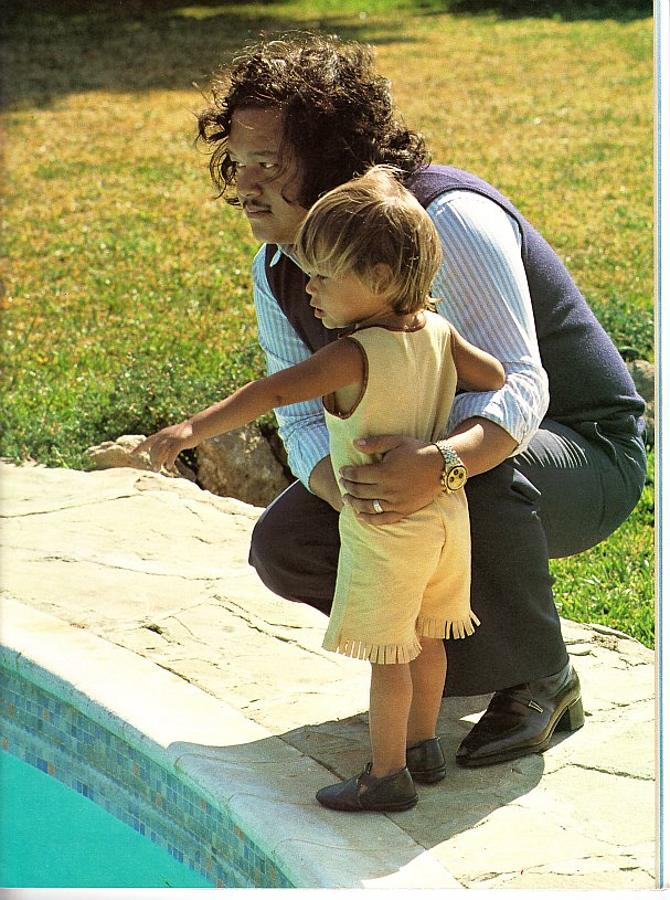Prem Rawat Inspirational Speaker with child 1978