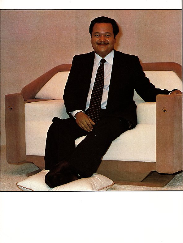 Prem Rawat Inspirational Speaker with Lotus Feet on Pillow in 1980 Prem Rawat Inspirational Speaker with Lotus Feet on Pillow in 1980