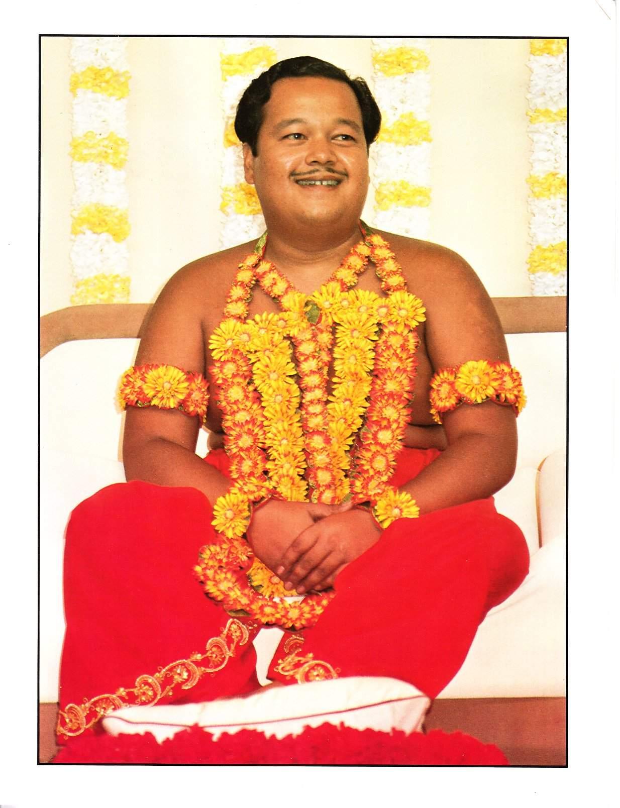 The young Prem Rawat (Maharaji) dressed as Krishna With Mala