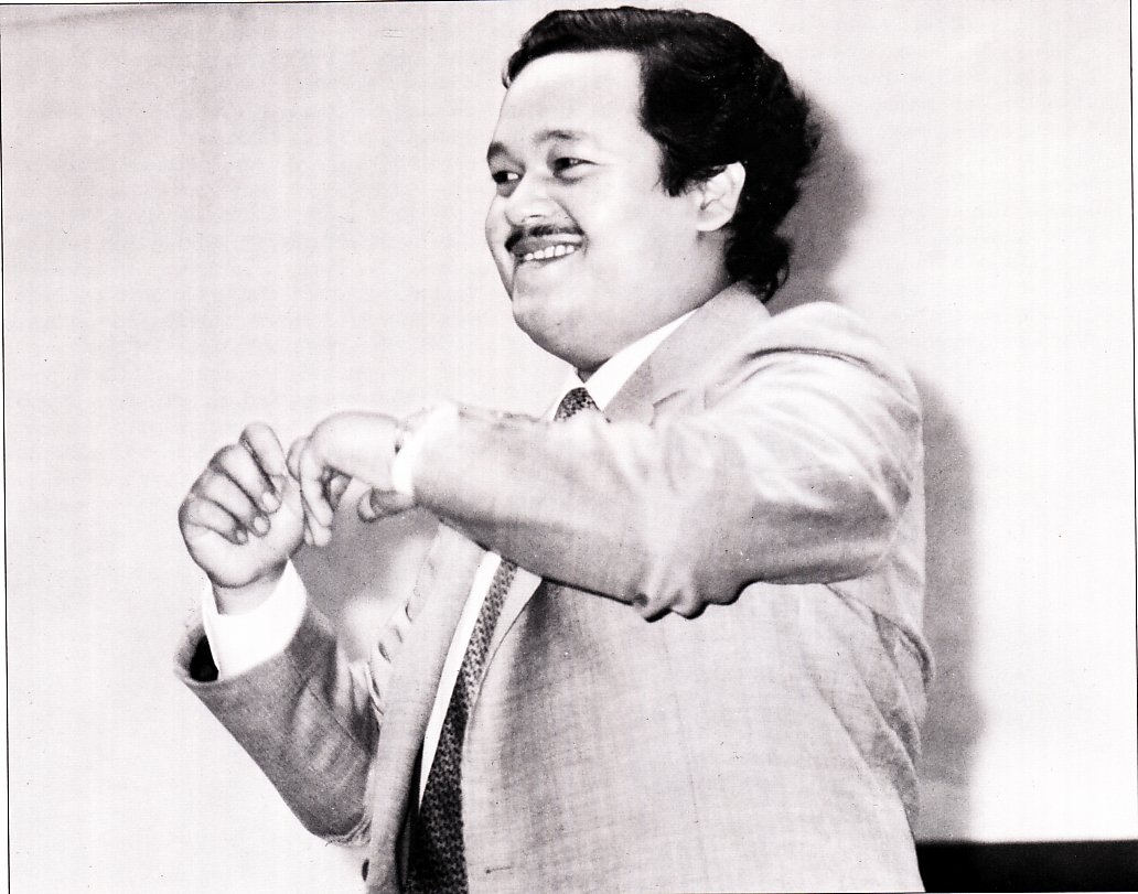 Prem Rawat Inspirational Speaker Dances On Stage In Armani, 1980