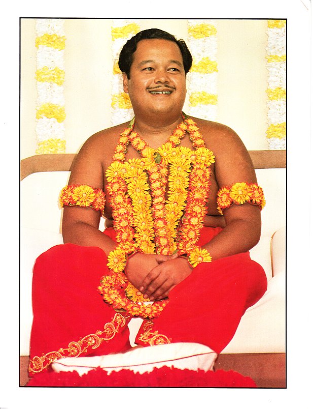 Prem Rawat Inspirational Speaker Dressed As Krishna with Mala, 1980