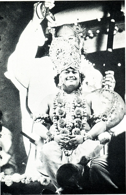 Prem Rawat Inspirational Speaker Dressed and Crowned as Krishna at Guru Puja, Geneva, September 1978