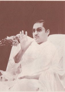 Satpal Maharaj then known as Bal Bhagwan Ji (eldest brother of Prem Rawat) in 1974
