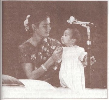 Marolyn Rawat aka Durga Ji with her daughter at the Pacific Guru Puja (Guru Worship) in 1975
