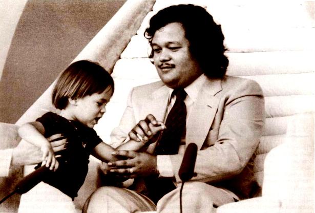 Prem Rawat aka Maharaji with Son On Stage 1978