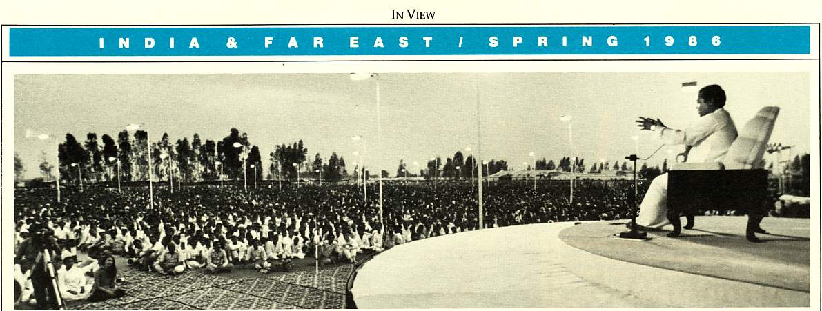 Maharaji addressing 150,000 people in India