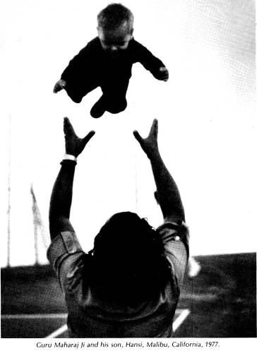 Prem Rawat and his son, Hansi, Malibu, California, 1977