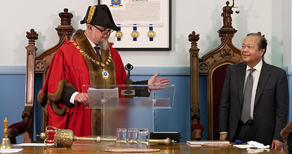 220617 Glastonbury Mayor and Prem Rawat