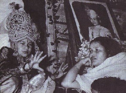 Mata Ji with her son the Godboy Prem Rawat (Maharaji) Mata Ji with her son the Godboy Prem Rawat (Maharaji)