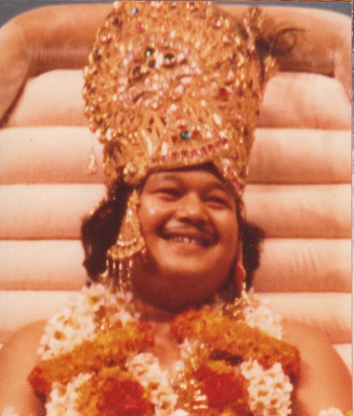 Prem Rawat Inspirational Speaker Dressed As Krishna With Crown On Throne Photo