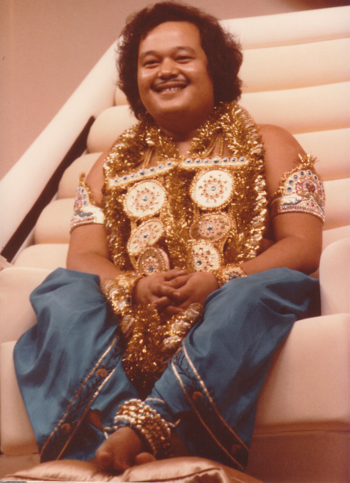 Prem Rawat Inspirational Speaker Dressed As Krishna On Throne On Stage Photo