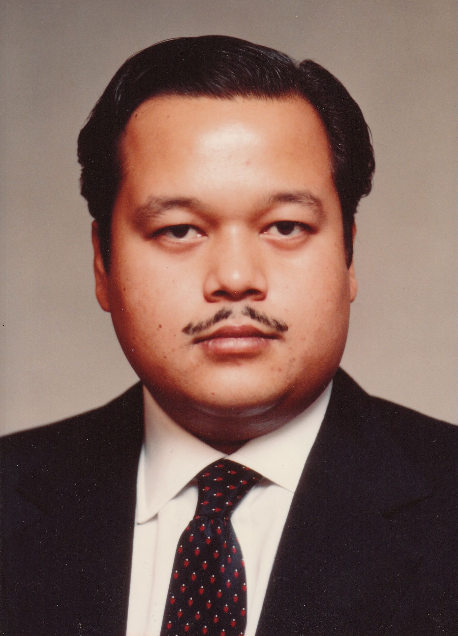 Prem Rawat Inspirational Speaker With Hair Trimmed Photo circa 1980