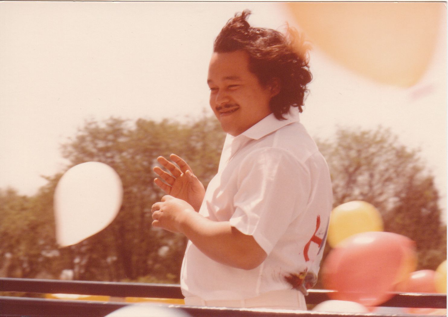 Prem Rawat Inspirational Speaker Photo With Balloons circa 1978
