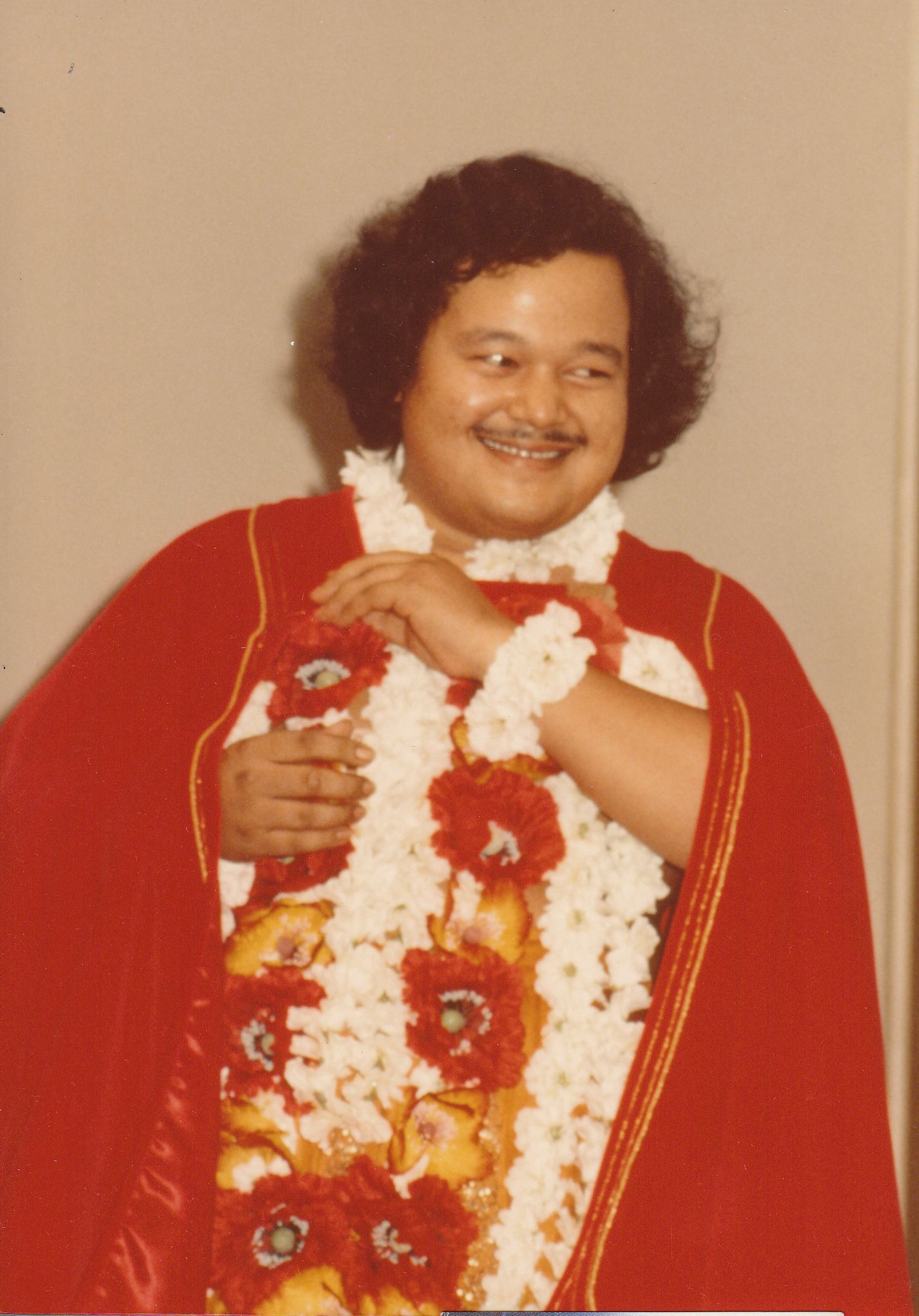 Prem Rawat Inspirational Speaker Photo On Stage at  Holi Festival 1980
