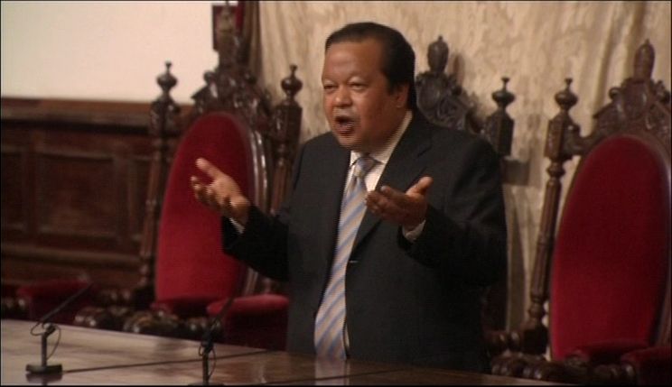 Maharaji at University of Salamanca 2003
