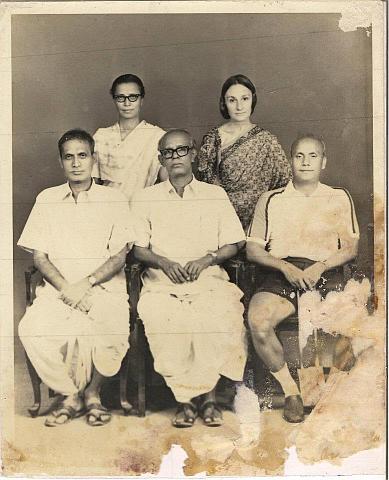 Beverley Siegerman with Ghose and family in India