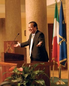 Prem Rawat aka Maharaji aka Guru Maharaj Ji Speechifying