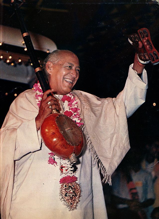 The Flamboyant Shri Hans Ji Maharaj