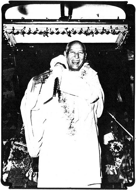 The Flamboyant Shri Hans Ji Maharaj