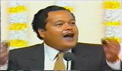 Prem Rawat Inspirational Speaker Teaching About Begging Prem Rawat Inspirational Speaker Teaching About Begging